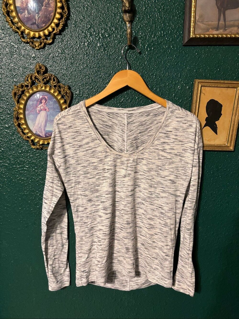Lululemon Black White Athletic Long Sleeve Shirt Sz Medium